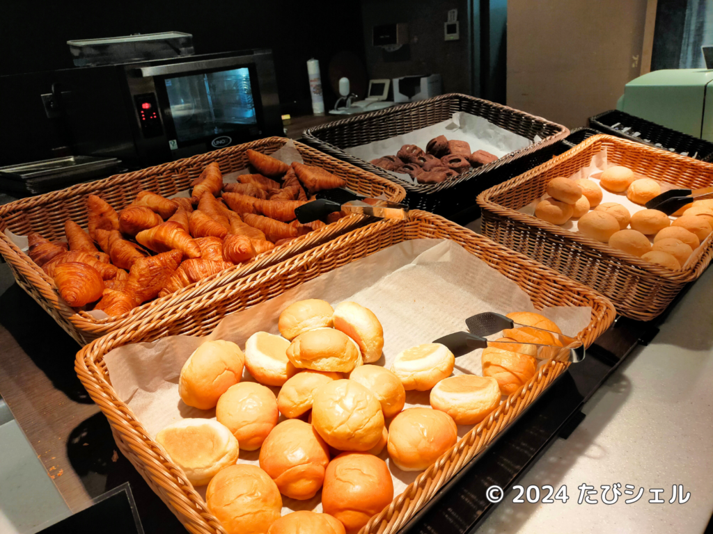 大江戸温泉物語Premium 鬼怒川観光ホテル　食事　朝食　パン